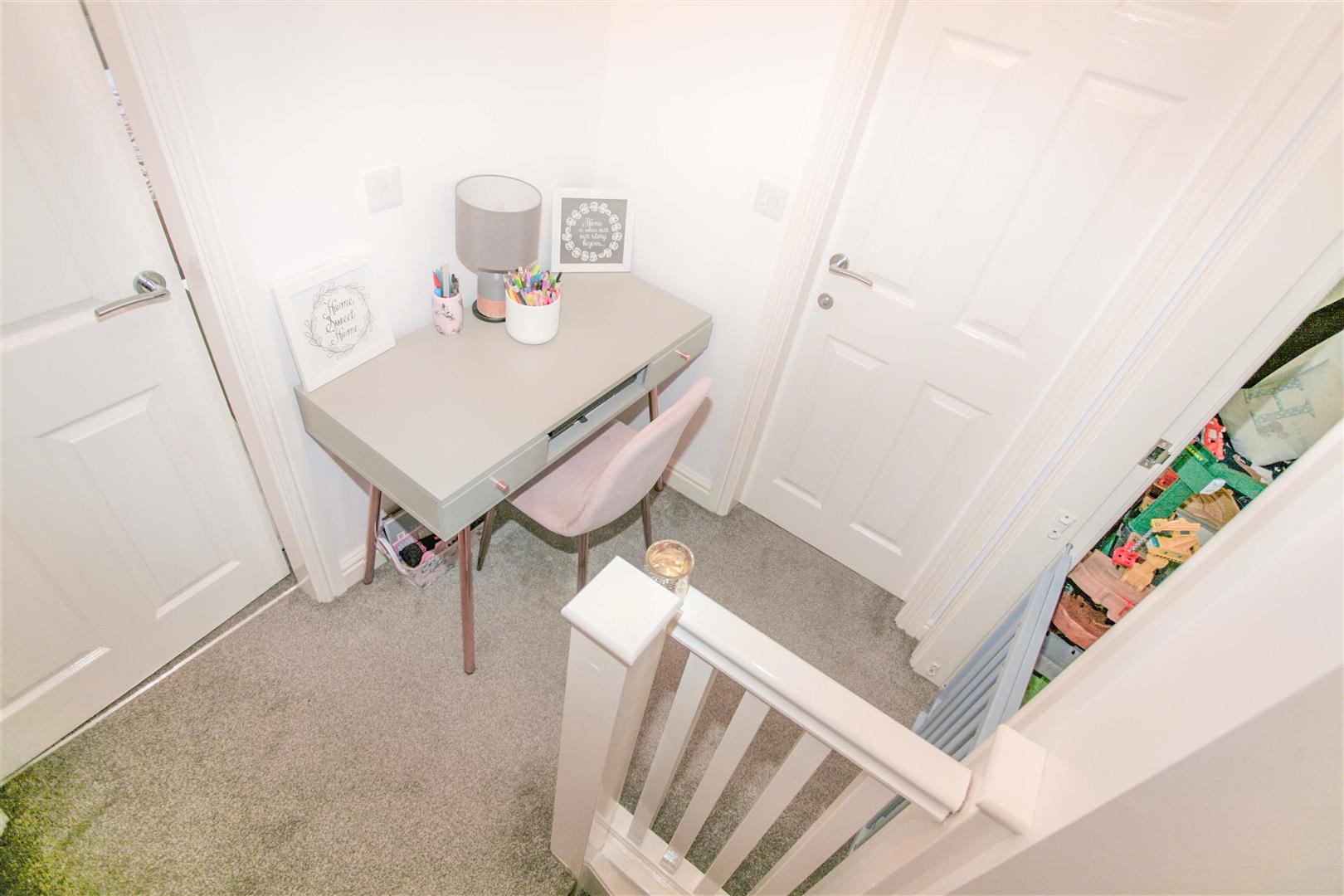 FIRST FLOOR LANDING